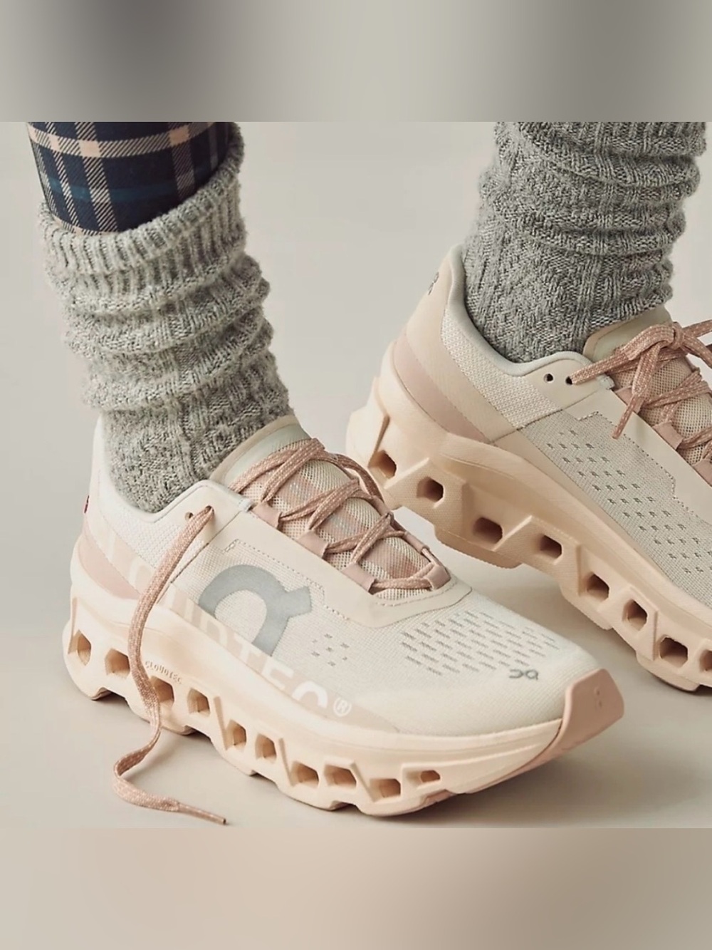 ON RUNNING CLOUDMONSTER in Moon/Fawn Sz: 8 Women's